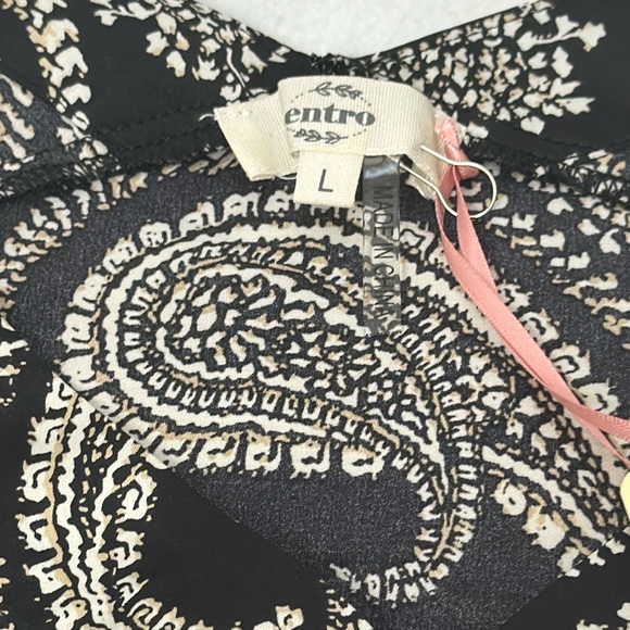Entro Black & White Paisley Print Top - Picture 2 of 7
